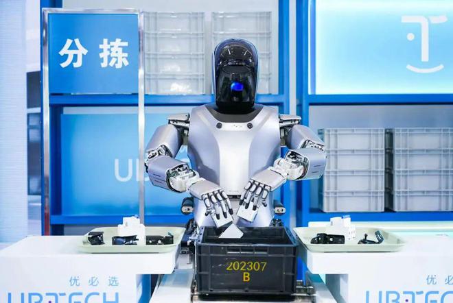 米乐智能科技：2024世界机器人大会在京开幕优必选首次展示“人形机器人工业场景解决方案”(图3)