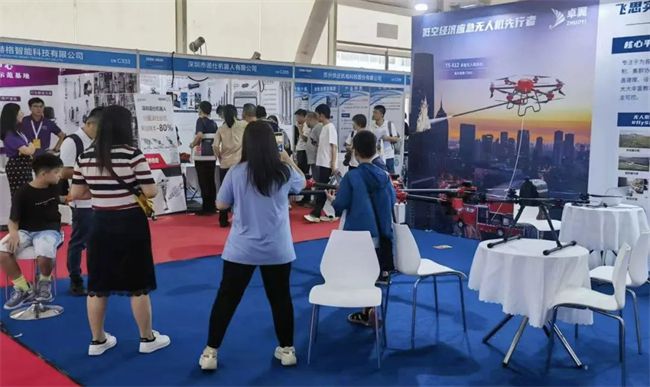 2024世界机器人大会盛大开幕卓翼飞思携无人智能领域产品集中亮相！(图3)