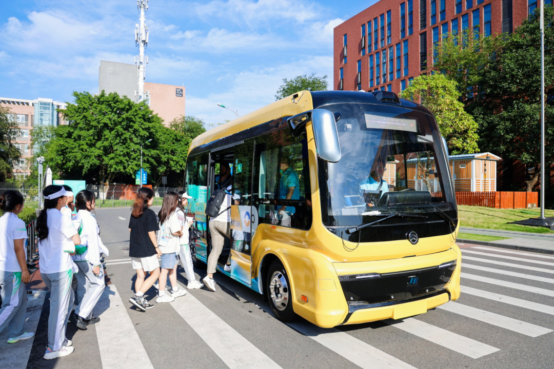 米乐m6：2024世界智能产业博览会：蘑菇车联携“车路云一体化”系统方案登场(图3)