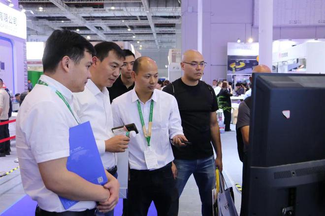 米乐m6科技平台：2024纺机展凌坤科技搬运机器人：推动纺织智能化变革(图4)