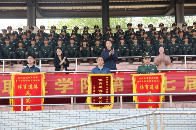 米乐m6科技：精彩直击！武汉交通职业学院2024田径运动会精彩举行！(图4)