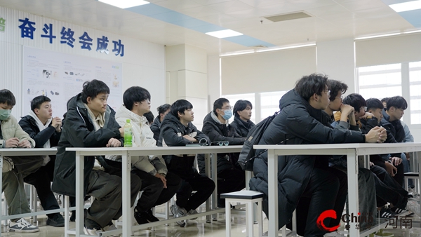 河南交通技师学院组织智能制造相关专业学生到郑州参观实践学习(图1)