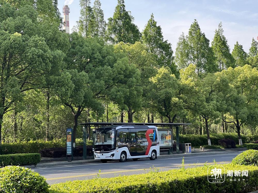 米乐m6科技：线上预约免费乘坐杭州首批持证上路的自动驾驶公交来了(图1)