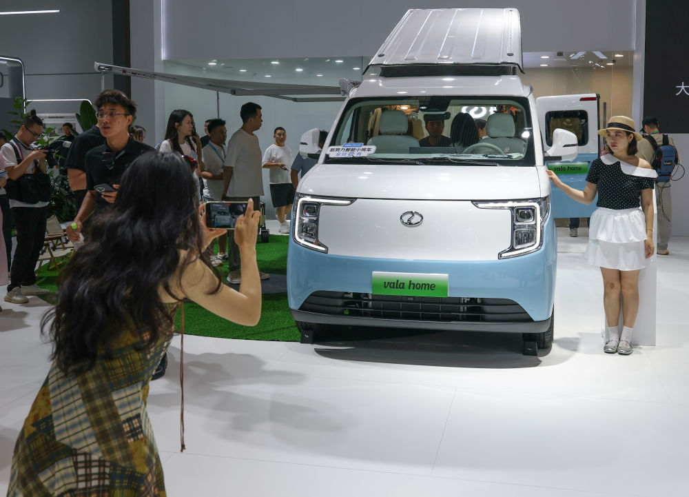 米乐m6：财经聚焦更聪明更安全更开放——从智博会看智能网联新能源汽车新趋势(图2)