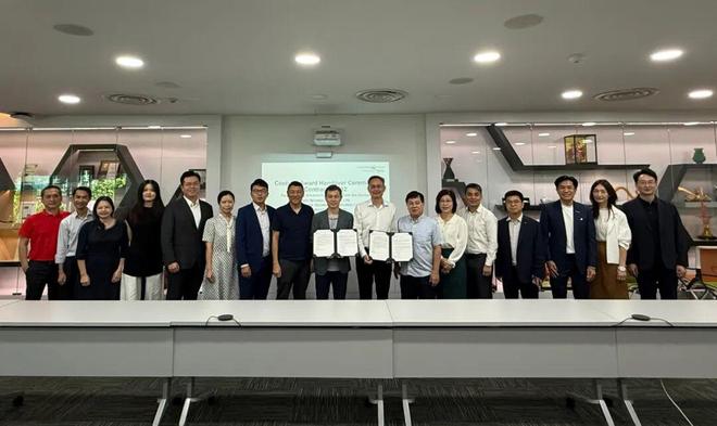 自动驾驶2025年终盘点：走出“青春期”从技术炫技到全球落地(图2)