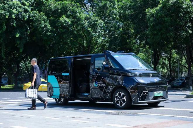 自动驾驶2025年终盘点：走出“青春期”从技术炫技到全球落地(图3)